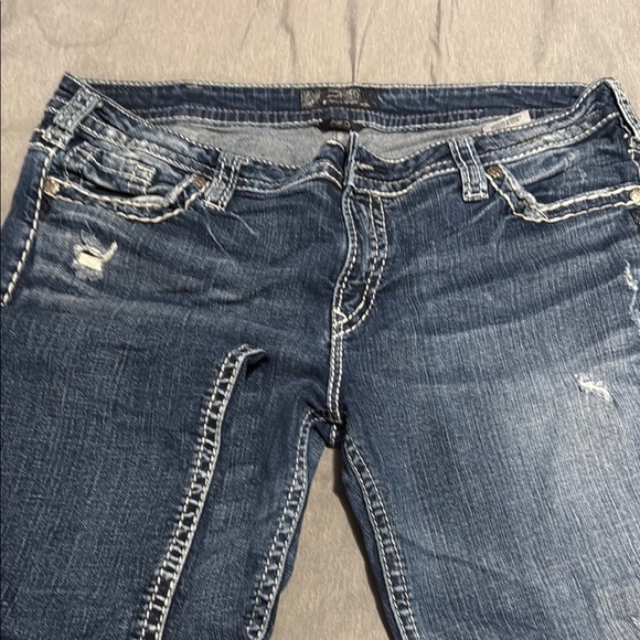 Silver Jeans Distressed Aiko Capri - Picture 1 of 5